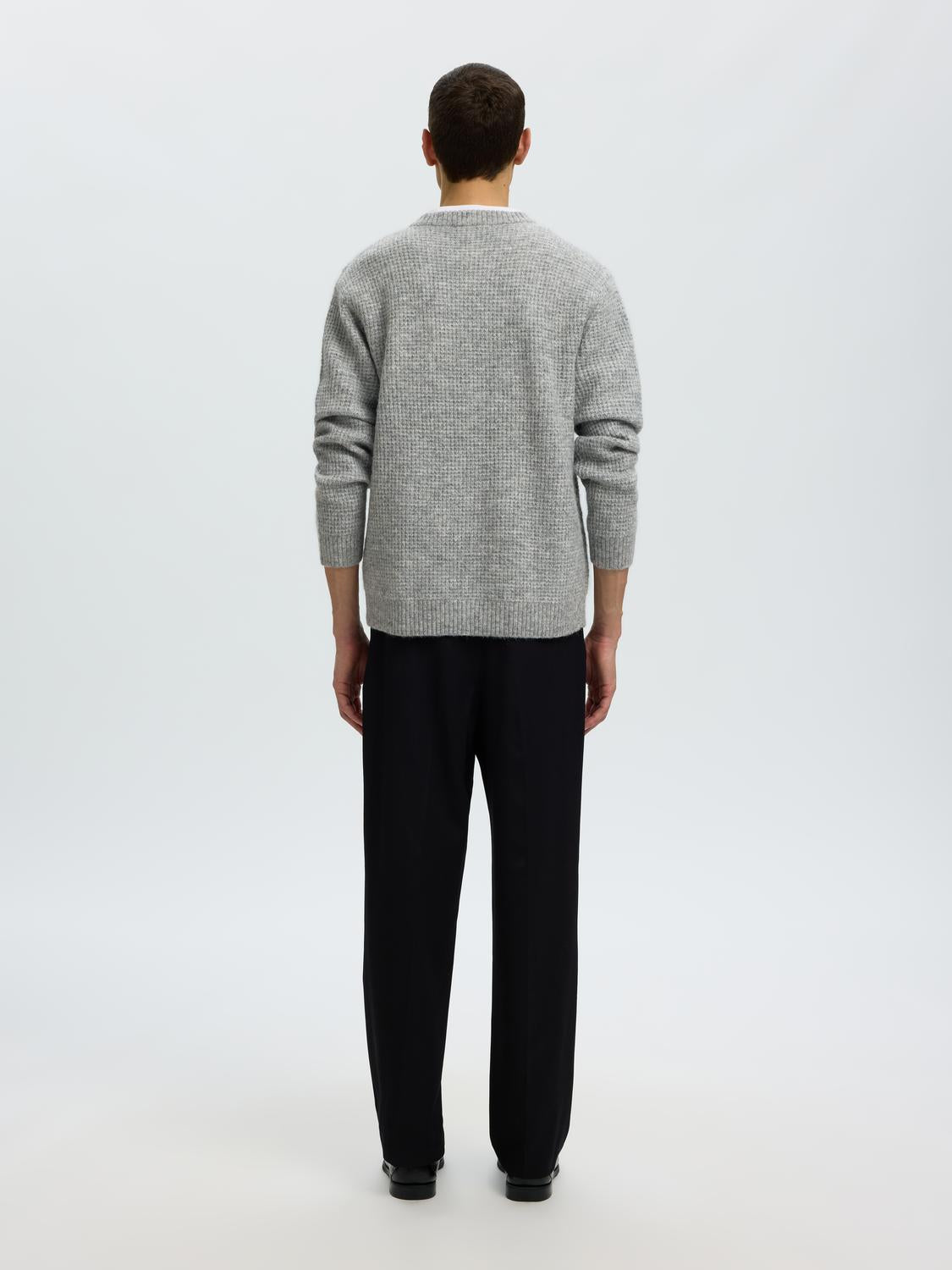 model_shot-back